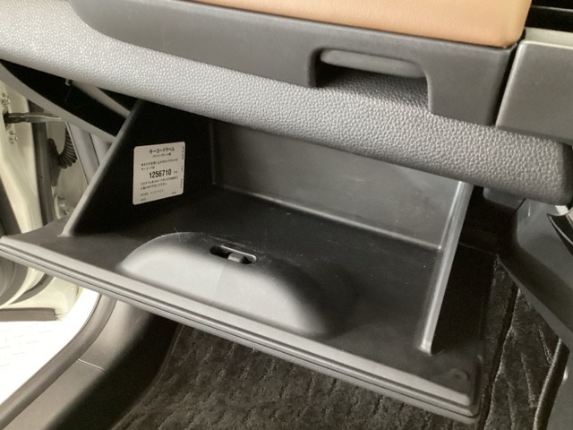 掲載されている写真以外も見てみたい、車の状態を詳しく聞きたいなど、お気軽にお問い合わせください！