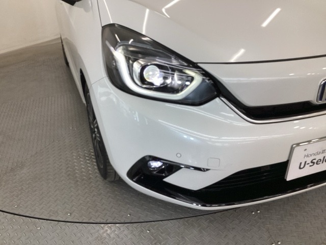 【ＬＥＤヘッドライト】ディスチャージヘッドライト（ＨＩＤ）と同等の明るさで、夜道や雨天走行が明るく視界良好！！　フォグライトも装備で、安心感さらにＵＰです♪安心ドライブを楽しんで下さい♪