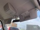 サンバイザーは運転席、助手席両方に装備されています。最も汚れやすいフロントシート真上の天井の状態です。奇麗な印象です