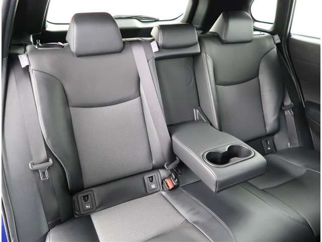 【セカンドシート】後席もゆったり快適な空間でドライブを楽しめます。