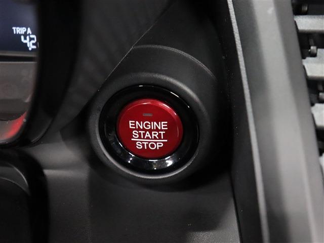 キーを携帯しているだけで、ドアロックの開閉並びにエンジンの始動が可能な装備です！プッシュスタートですのでエンジンの始動もボタンを押すだけです！