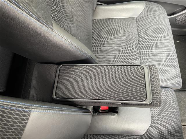 座り心地が良いシートなので長時間の運転でも快適にお過ごしいただけます。新品のフロアマットのご注文も可能です。掲載箇所以外にご希望の写真がございましたらお気軽にお問い合わせ下さい。