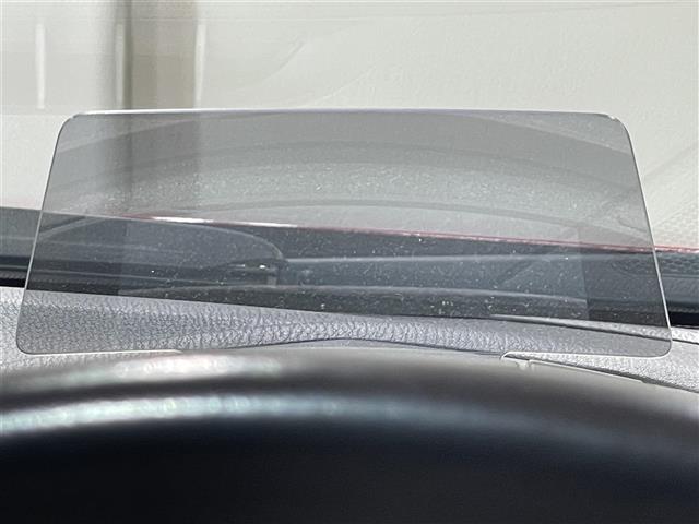 【ヘッドアップディスプレイ】 運転席前のフロントガラスにスピードメーターが表示されます！