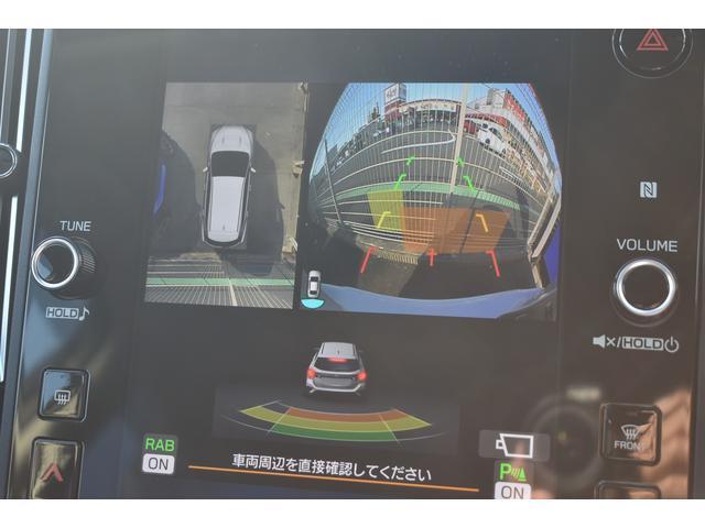 それぞれのカメラをつなぎ合わせ上から見たような画像が映し出される全周囲カメラ装備です。