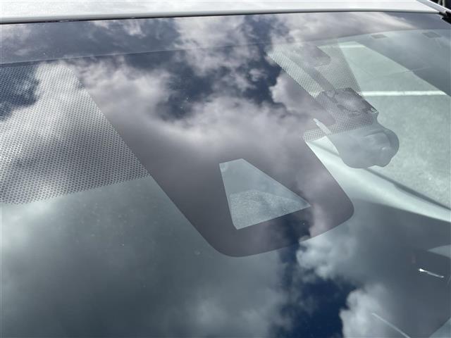 【ドライブレコーダー】映像・音声などの運転中の記録を残します。事故などを起こした起こされた時の証拠になりえますので、もしも時でも安心ですね。