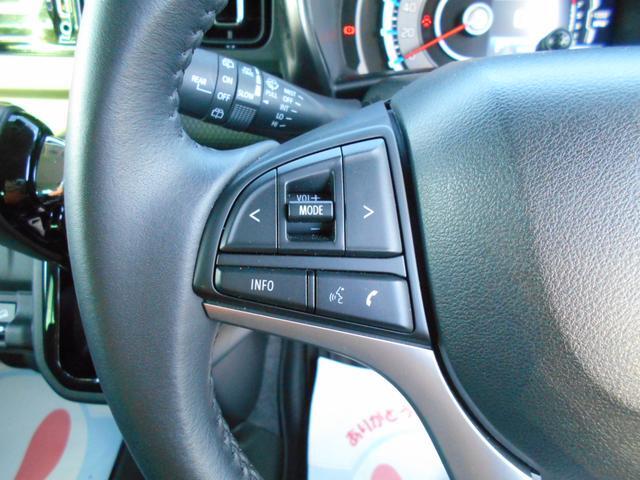 ステアリングには様々なスイッチが付いておりますので運転しながらの操作も楽ちんです♪