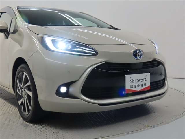 高輝度で点灯速度が速く、しかも消費電力の少ないＬＥＤヘッドライトが装備されています！ＬＥＤの明るい光が走行中の視界の確保をサポートして、夜のドライブがより楽しく安全に運転できます♪