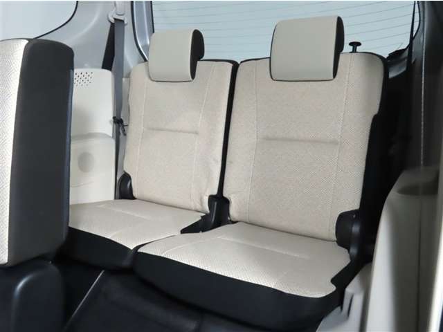 便利な５：５分割可倒式シートです。収納と乗車人数のバランスに優れています♪荷物の大きさに応じたラゲージスペースをフレキシブルに作り出せるので、シーンに応じた使い方ができます♪