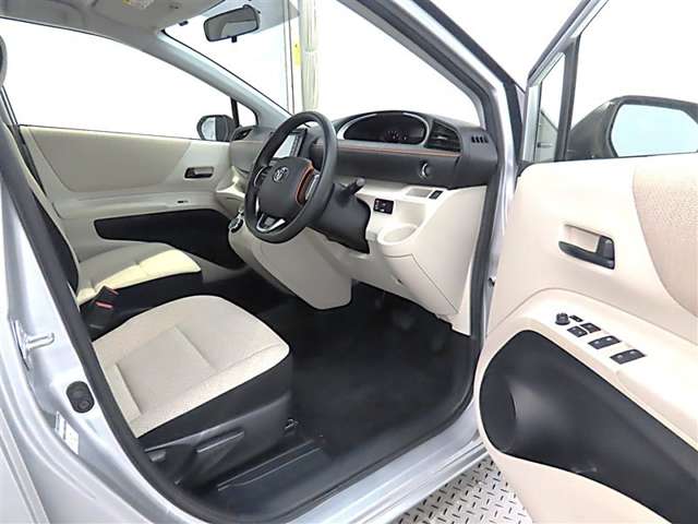 【禁煙車の定義】当店の定義・・・☆タバコ臭くない事☆コゲがない事☆灰皿等の喫煙器具が未使用の事 以上３項目をクリアした場合【禁煙車】と表示します。（現状を表しています。過去の事は、断定できません。）