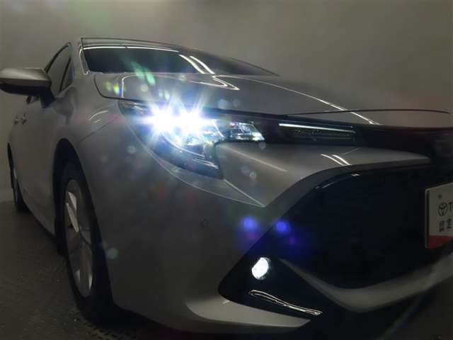 高輝度で点灯速度が速く、しかも消費電力の少ないＬＥＤヘッドライトが装備されています！ＬＥＤの明るい光が走行中の視界の確保をサポートして、夜のドライブがより楽しく安全に運転できます♪