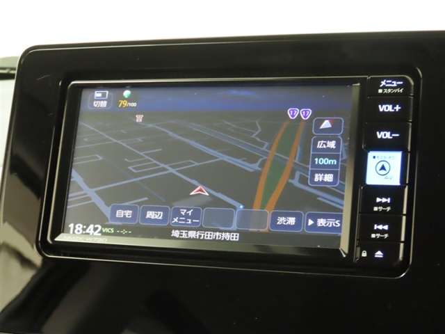 トヨタ純正７インチＳＤナビＮＭＺＫ－Ｗ７３Ｄを装備しております。