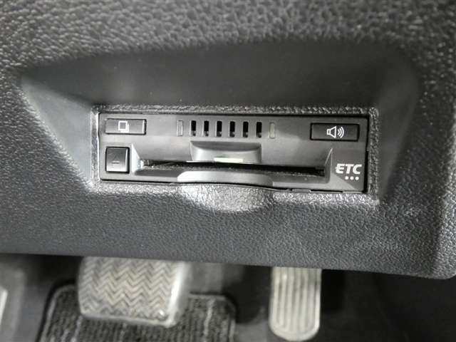 ナビ連動タイプのＥＴＣ車載機です。ナビゲーションと連動してくれますのでカード未挿入を知らせてくれるなど便利な機能が追加されています。