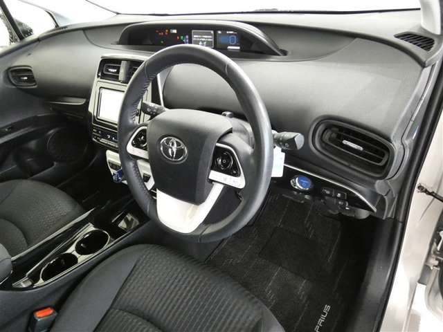 トヨタ&nbsp;プリウス&nbsp;1.8 S セーフティ プラス&nbsp;&nbsp;千葉県の詳細画像&nbsp;その4