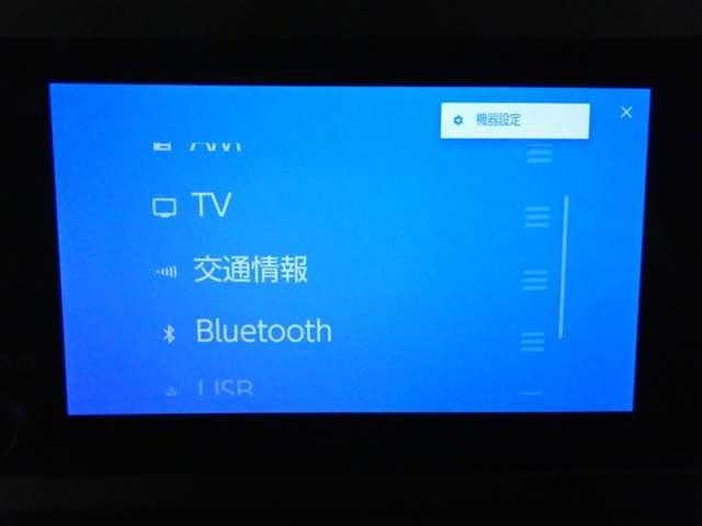 ディスプレイオーディオを装備。スマホとクルマをつなぐことで、これまでのナビに加えて、いろいろなサービスが楽しめます。