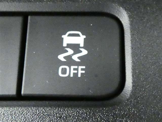 トラクションコントロールとは、すべりやすい路面での発進時や加速時にタイヤの空転を抑え、駆動力確保に貢献する機能です。詳細は販売店スタッフまでおたずねください。
