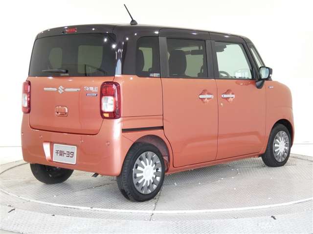両側パワースライドドア付きだから、狭い駐車スペースなどでの 乗り降りラクラク！小さなお子さまのいるご家庭には嬉しい装備。