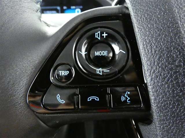 Bluetooth�ڑ��Ńn���h�����������܂܃X�e�A�����O�X�C�b�`�œd�b�̃��C�����X�ʐM���\�ł��B