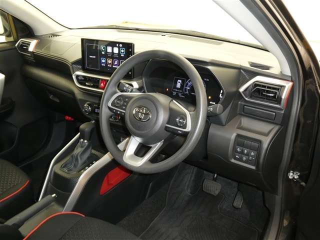 見通しのよいすっきりとした視界で、誰でも運転しやすいです。運転のしやすさは疲れにくさにも繋がりますよ♪