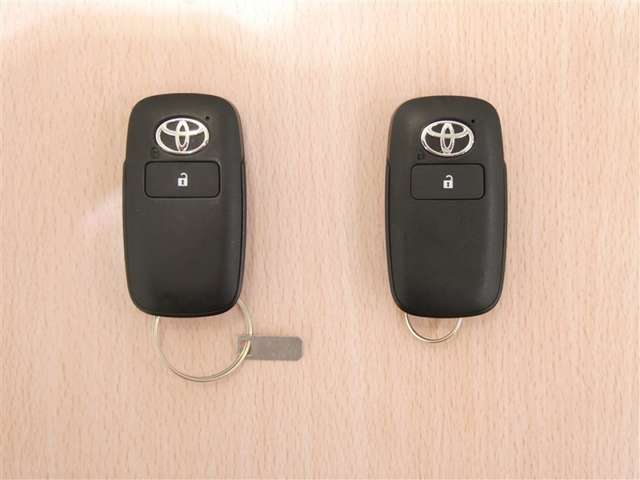 中古車としてスマートキーが２個あるのは重要なチェックポイント！「イモビライザー」内蔵のスマートキーは便利なのですメカニカルキーと比べて高価なのです。
