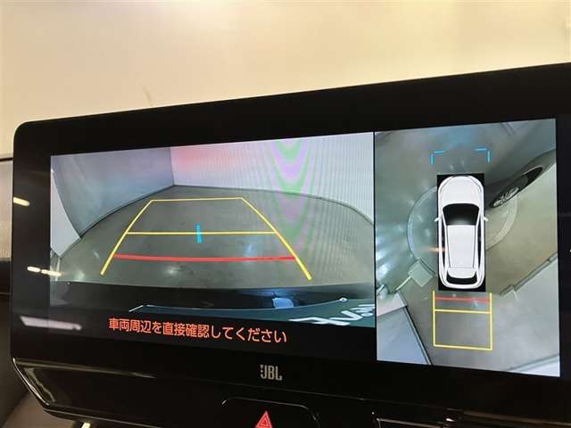 【パノラミックビュー＆バックビュー】駐車時の安全確認をする為に車両上方からの映像と後方カメラからのを同時に表示しバックガイドも付いているのでバックの苦手な方でも安心して運転出来ますよ。