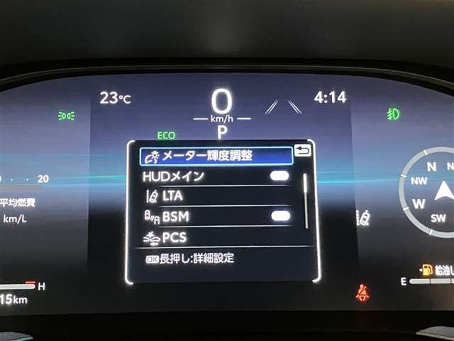 スピードメーター内のディスプレイ部に安全装備の設定状態が表示されます。