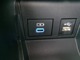 充電用USB端子付き。スマートフォンなどの充電に便利です。