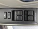パワーウィンドウのスイッチですよ。　運転席に居ながら窓を開け閉めのコントロールできますよ。　ロック機能で、子供がイタズラして窓を開けるという事も無くなりますよ。