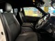 運転席の画像です。足元やシートまわりに余裕があり、リラックスした姿勢で運転が可能です。視界も良好で操作系へのアクセスもしやすく、快適で安心感のあるドライブをサポートします。