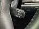 クルーズコントロール機能が付いています。　速度を設定するとアクセルを踏まなくても一定の速度で走ることができます。　　高速道路ではとても便利な装置なんです。