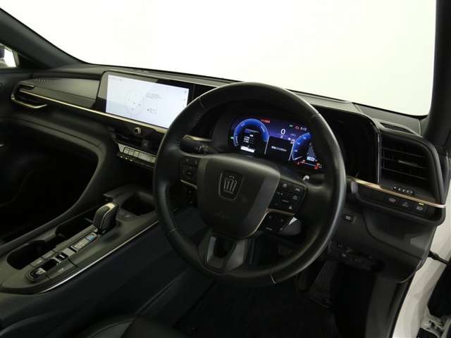 高級感のある運転席回り♪乗っていて落ち着けるデザインです。もちろん使い勝手もとても良いです。