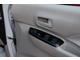 運転席側のドア部。こちらのスイッチでドアミラーの角度調整やパワーウィンドーの操作になります。