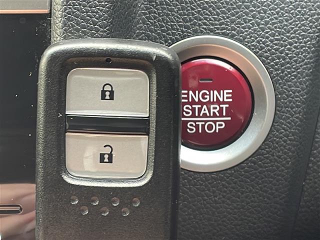 【プッシュスタート】鍵を持っているだけでエンジンの始動・停止が可能です！今の時代のクルマには必要な装備です！