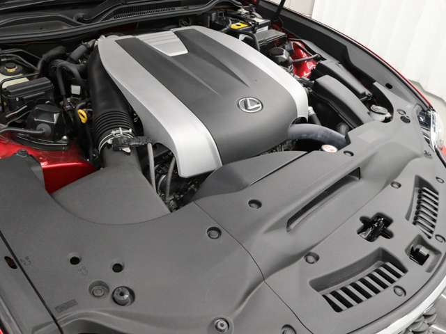 2GR-FKS型 3.5L V6 直噴 DOHCエンジン搭載、駆動形式はFRです。