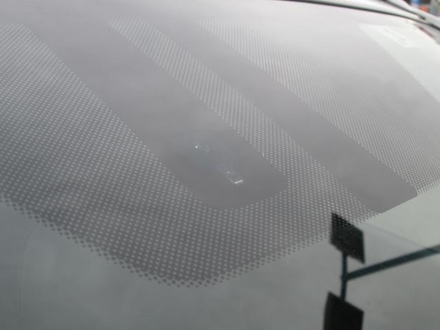 雨滴感知オートワイパー フロントガラスのセンサーが雨滴を感知して自動的にワイパーのＯＮ／ＯＦＦ切替が可能です。