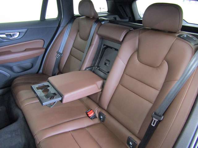 クライメートパッケージにより、後部座席でもシートヒーター機能がご利用いただけます。