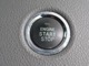 エンジンスタートスイッチです。キーが車内にあれば、エンジンの始動や停止はスイッチを押すだけ！キーを取り出す手間を省き、ワンプッシュで操作できるので簡単でスムーズです。