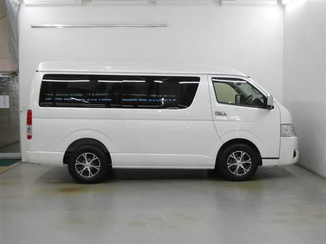 この度は、当社の展示車をご覧いただきまして、誠に有難うございます。自信をもってお勧めできる車となりますので、ごゆっくりご覧頂きたいと思います。