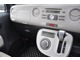 オーディオは純正CDデッキです♪　Bluetoothで音楽を聴くことも可能です(^^♪　車内は禁煙車なので嫌な臭いはありません♪　オートエアコンスイッチなので空調設定も簡単です♪