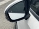 ドアミラーの白い△のしるしは助手席側後方から接近する車を認識して点灯してドライバーに知らせてくれる安心安全な装備です。