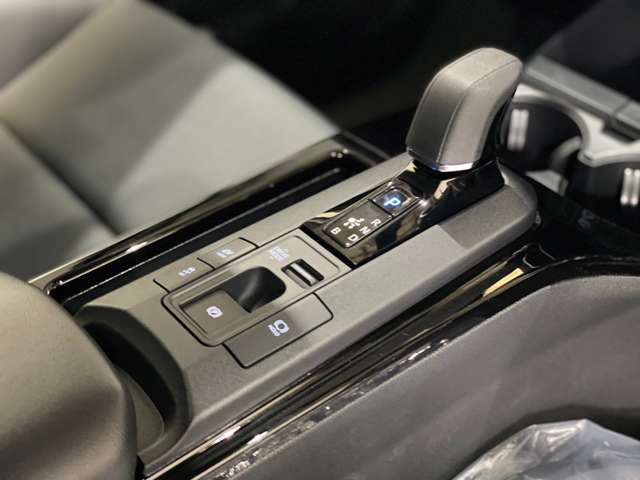トヨタ プリウス 2.0 Z 登録済み未使用車 12.3インチディスプレイ 愛媛県の詳細画像 その18