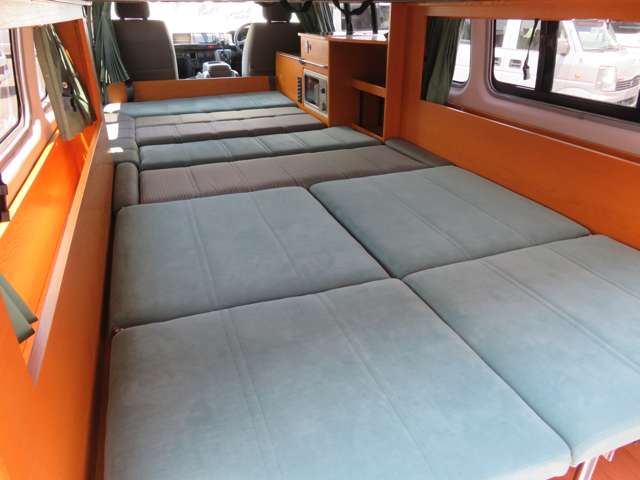 下段フルフラットで１４０×３３０の大きなベッドを展開可能！