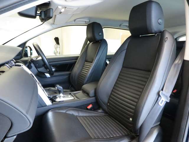 シートは座面やホールド感を含め座り心地がよく設計されております。また運転席も使用感はなくきれいな状態を保って入庫しております