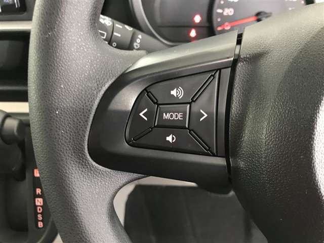 運転中のオーディオ操作はステアリングスイッチで！前方から目を離すことなく安全便利です。