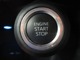 エンジンを始動させるのは、ブレーキを踏んでこのボタンを押すだけ　キーを差す必要もキーを回す必要もありません