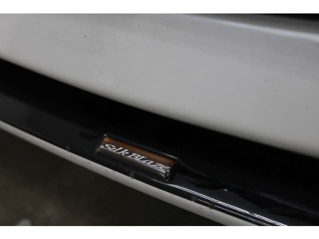 トヨタ プリウス 1.8 S セーフティ プラス シルクブレイズエアロ/グラージオ19AW 大阪府の詳細画像 その6