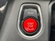 【スタートボタン】リモコンキーを持っているだけで起動可能なスタートボタン。オートスタート/ストップ機能も装しており燃費消費量の軽減に貢献します。