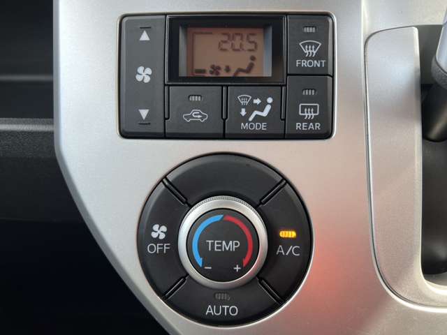 【オートエアコン】室温を設定すると風量や吹き出し口、吹き出し温度を室温センサーや日射センサーなどにより自動でコントロールしてくれます！