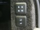 トランク右側に後席のシート調整と車高の高さを変えれるスイッチがついています。