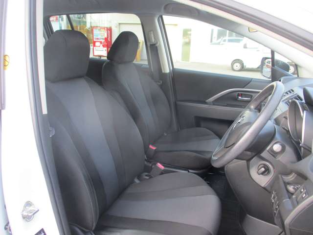 フロントシート：最適なシートポジションに合わすことで、より安全な運転につながります。
