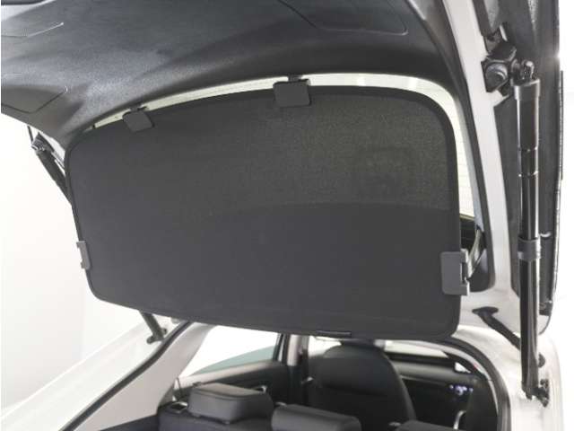 ◆トノカバー装備◆荷室を覆い保護してくれるカバーを装備！。プライバシー保護にも役立ちます。